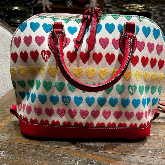 ❤️🩷Dooney & Bourke Hearts zip satchel Gently Used🩷❤️ - Picture 2 of 6
